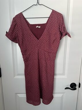 Abercrombie & Fitch Burgundy Polka Dot V‑Neck Midi Dress